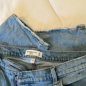 Abercrombie & Fitch Curve Love Jeans 14L style: the Dad High Rise